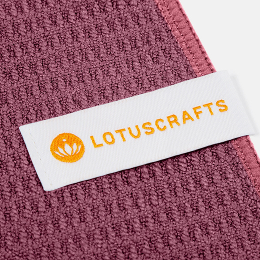 Lotuscrafts ručnik za jogu grip aubergine 2