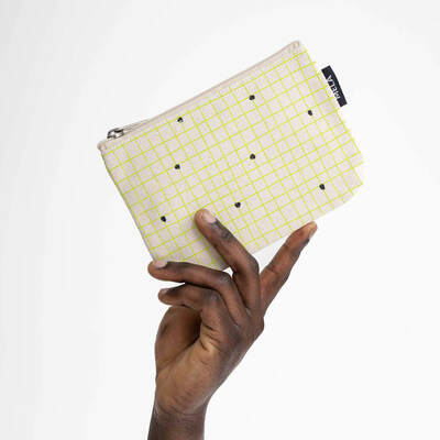 Melawear kozmetička torbica mala greige grid print 1