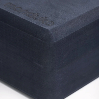 Manduka blok za jogu od reciklirane pjene midnight 2