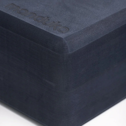 Manduka blok za jogu od reciklirane pjene midnight 2