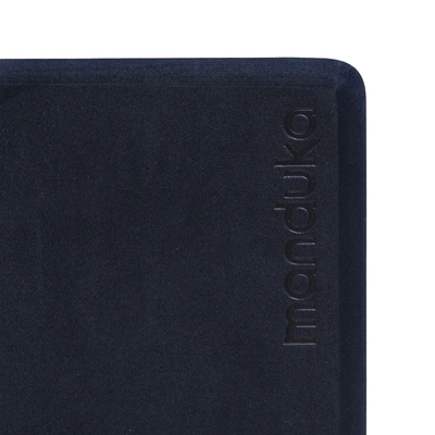 Manduka blok za jogu od reciklirane pjene midnight 1