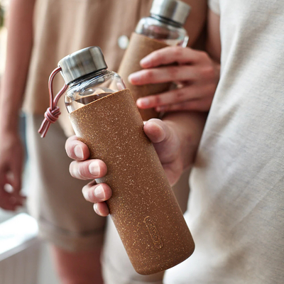 Black+blum staklena boca za vodu almond 1