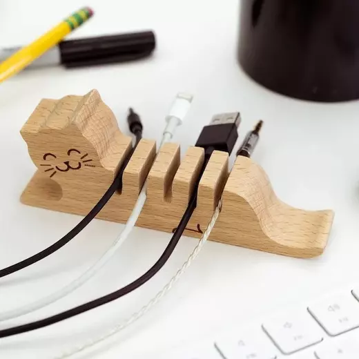 Kikkerland cat multi cord holder 1