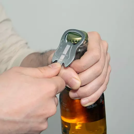 Kikkerland otvarač za boce gitara2